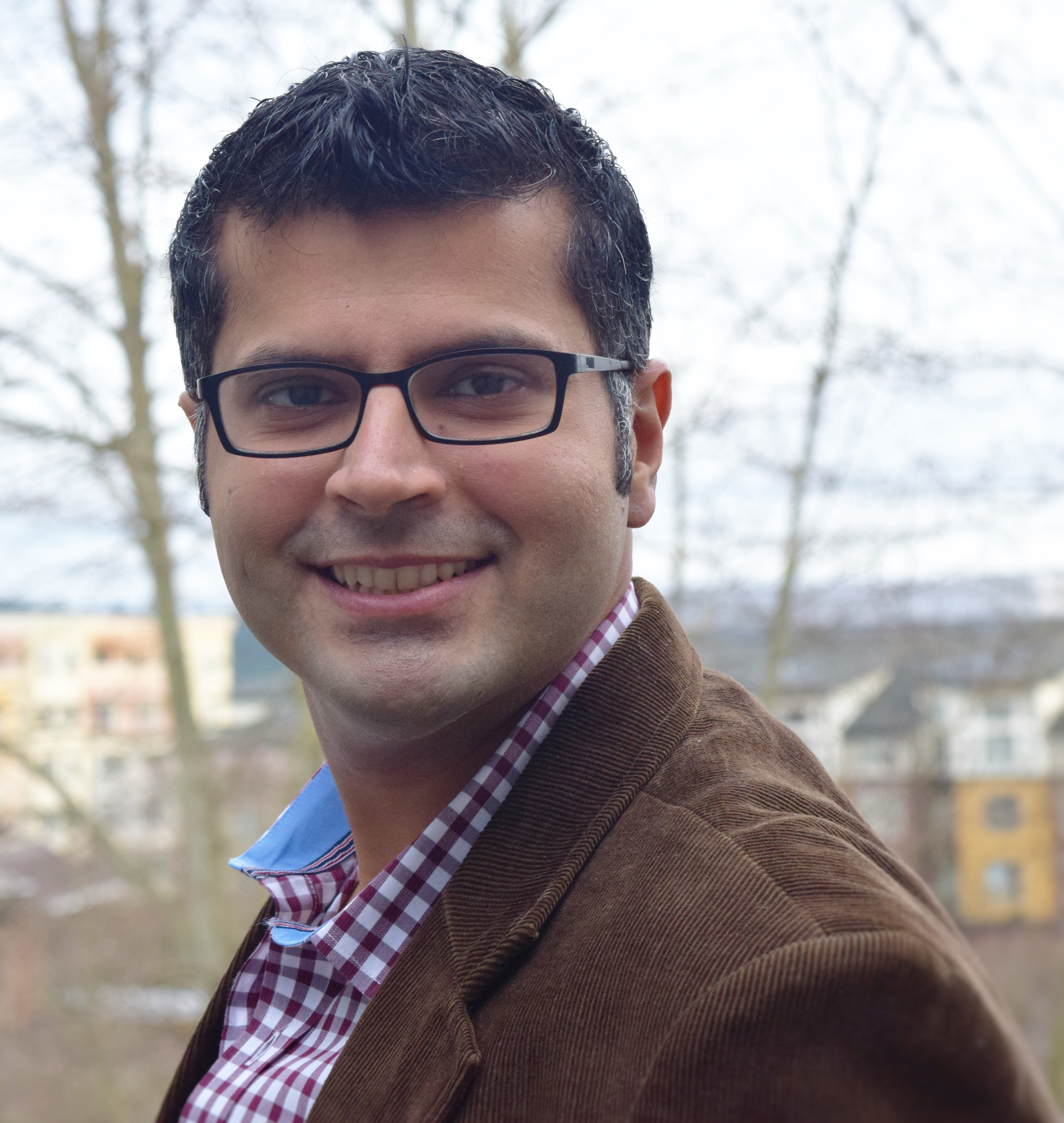 Riz Vazir — Founder, Scroll By Choice